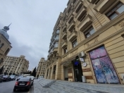 Satılır 2 otaqlı 303 m2 obyekt Nəriman Nərimanov m.