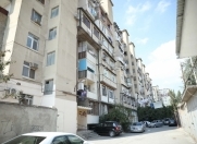 Satılır 3 otaqlı 65 m2 köhnə tikili İnşaatçılar m.
