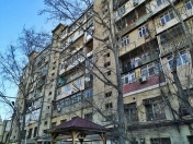 Satılır 4 otaqlı 105 m2 köhnə tikili İnşaatçılar m.