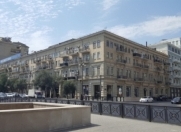 İcarəyə verilir 2 otaqlı 85 m2 köhnə tikili Sahil m.