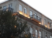İcarəyə verilir 3 otaqlı 92 m2 köhnə tikili Səbail r.