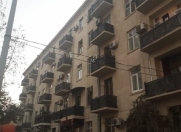 Satılır 3 otaqlı 60 m2 köhnə tikili Nizami m.