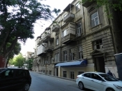 Satılır 3 otaqlı 110 m2 köhnə tikili Axundov bağı