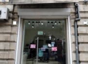 Satılır 5 otaqlı 230 m2 obyekt Nargiz ticarət mərkəzi