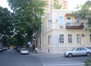 Satılır 3 otaqlı 100 m2 köhnə tikili Axundov bağı