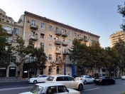 Satılır 2 otaqlı 62 m2 köhnə tikili Rusiya səfirliyi