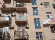 Satılır 3 otaqlı 80 m2 köhnə tikili Axundov bağı