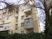 Satılır 3 otaqlı 80 m2 köhnə tikili İnşaatçılar m.