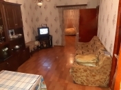 Satılır 2 otaqlı 48 m2 köhnə tikili Zərifə Əliyeva adına park