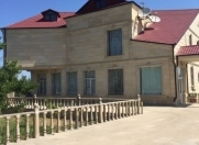 Satılır 8 otaqlı 450 m2 villa Quba