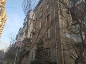 Satılır 2 otaqlı 48 m2 köhnə tikili Rusiya səfirliyi