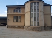 Satılır 8 otaqlı 2400 m2 villa Şamaxı