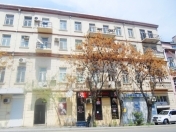 Satılır 3 otaqlı 80 m2 köhnə tikili Yasamal r.