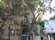 İcarəyə verilir 2 otaqlı 70 m2 köhnə tikili İçəri Şəhər m.