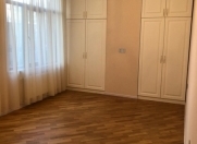 İcarəyə verilir 4 otaqlı 178 m2 yeni tikili Nizami m.