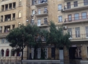 İcarəyə verilir 2 otaqlı 80 m2 köhnə tikili Sahil m.