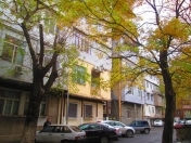 Satılır 3 otaqlı 75 m2 köhnə tikili Heydər Əliyev sarayı