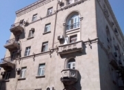 İcarəyə verilir 2 otaqlı 65 m2 köhnə tikili İçəri Şəhər m.