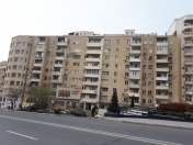 Satılır 3 otaqlı 100 m2 köhnə tikili Elmlər Akademiyası m.