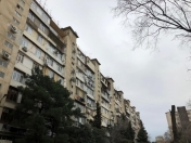 Satılır 2 otaqlı 60 m2 köhnə tikili Ayna Sultanova heykəli