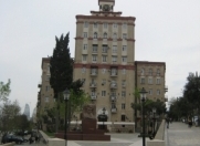 Satılır 2 otaqlı 65 m2 köhnə tikili Elmlər Akademiyası m.