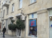 Satılır 3 otaqlı 70 m2 köhnə tikili İnşaatçılar m.