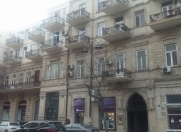 İcarəyə verilir 2 otaqlı 68 m2 köhnə tikili Sahil m.