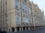 İcarəyə verilir 3 otaqlı 112 m2 köhnə tikili Heydər Əliyev sarayı