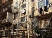 Satılır 2 otaqlı 45 m2 köhnə tikili İnşaatçılar m.