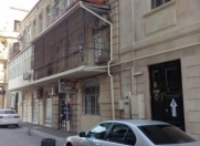 Satılır 3 otaqlı 101 m2 köhnə tikili Mərkəzi Univermaq