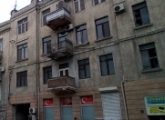 İcarəyə verilir 4 otaqlı 140 m2 köhnə tikili İçəri Şəhər m.