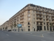 İcarəyə verilir 3 otaqlı 90 m2 yeni tikili Səbail r.