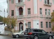 İcarəyə verilir 2 otaqlı 80 m2 köhnə tikili Səbail r.