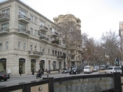 Satılır 4 otaqlı 686 m2 obyekt Sahil m.