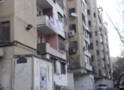 Satılır 3 otaqlı 80 m2 köhnə tikili İnşaatçılar m.