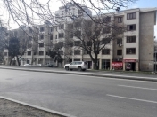 Satılır 2 otaqlı 46 m2 köhnə tikili Elmlər Akademiyası m.