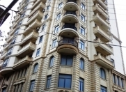 İcarəyə verilir 1 otaqlı 50 m2 ofis Mərkəzi Univermaq