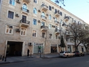 Satılır 3 otaqlı 100 m2 köhnə tikili Səməd Vurğun parkı