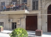 Satılır 3 otaqlı 65 m2 köhnə tikili Mərkəzi Univermaq