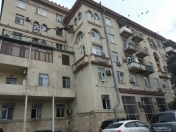 Satılır 2 otaqlı 60 m2 köhnə tikili Elmlər Akademiyası m.