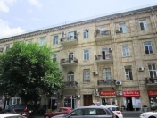 Satılır 4 otaqlı 100 m2 köhnə tikili Elmlər Akademiyası m.