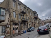 Satılır 2 otaqlı 42 m2 köhnə tikili Yasamal r.