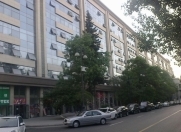 İcarəyə verilir 2 otaqlı 55 m2 köhnə tikili Ayna Sultanova heykəli