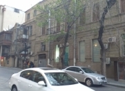 Satılır 3 otaqlı 72 m2 köhnə tikili Axundov bağı