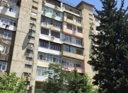 Satılır 4 otaqlı 100 m2 köhnə tikili Ayna Sultanova heykəli