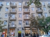 Satılır 1 otaqlı 100 m2 obyekt Nizami m.