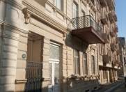 Satılır 5 otaqlı 215 m2 obyekt Sahil m.