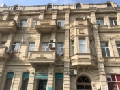 Satılır 3 otaqlı 150 m2 köhnə tikili Nizami m.