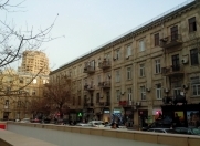 İcarəyə verilir 3 otaqlı 75 m2 köhnə tikili C.Cabbarlı heykəli