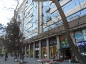 Satılır 2 otaqlı 60 m2 köhnə tikili Ayna Sultanova heykəli